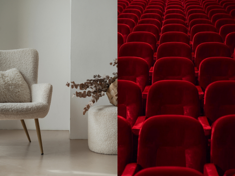 Deux fauteuils côte à côte, l’un de cabinet cosy et l’autre de salle de spectacle, illustrant la différence entre hypnose en cabinet vs hypnose de spectacle