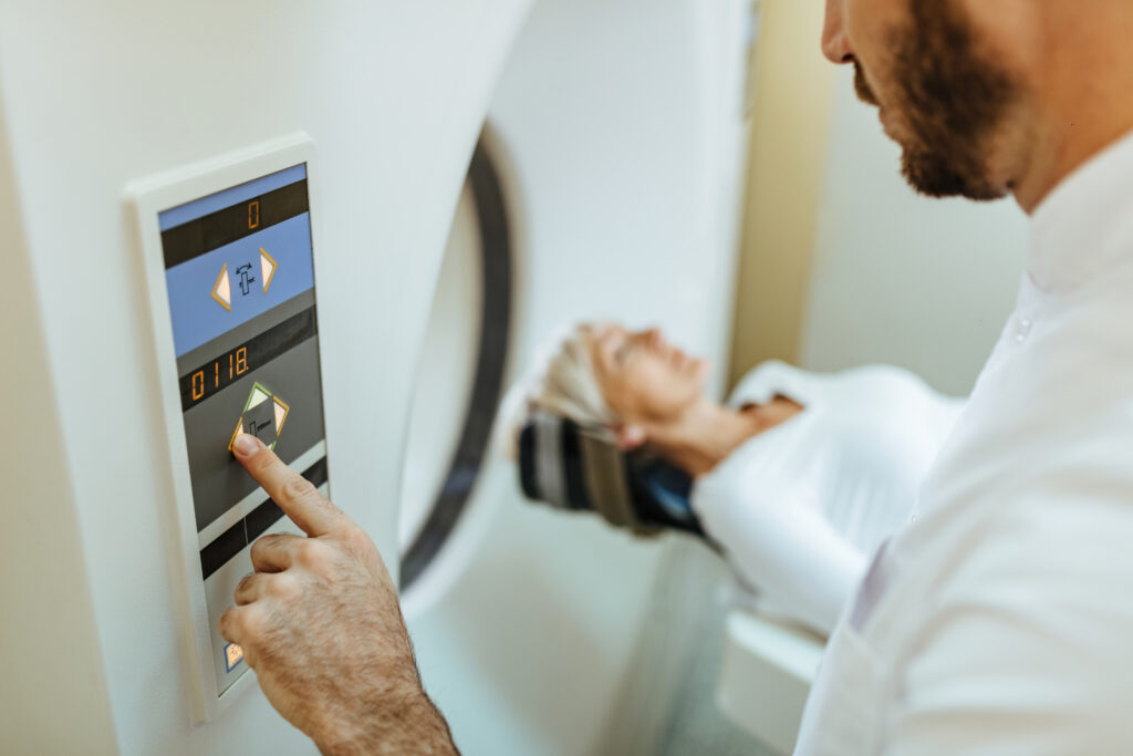 Hypnose et claustrophobie IRM examen médical angoisse